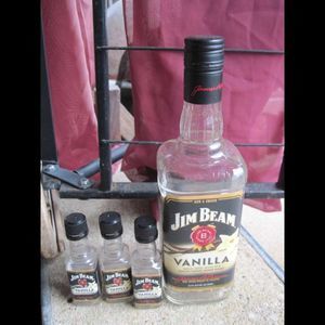 Jim Beam Vanilla Bourbon 750ml Clear Glass Bottle 3 Plastic 50ml Bottles Crafts